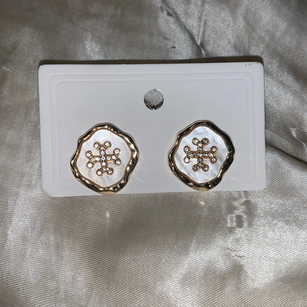 Earrings - Picture 5 of 9